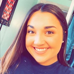Meet your Posher, Alexis